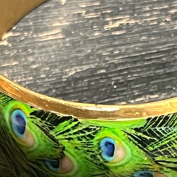 1-1/2” Beveled Peacock Feather Pattern Bangle Bracelet - Picture 5 of 6